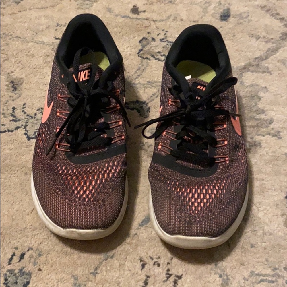 Nike tennis shoes